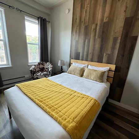Commercial Hotel Едмонтон Екстер'єр фото