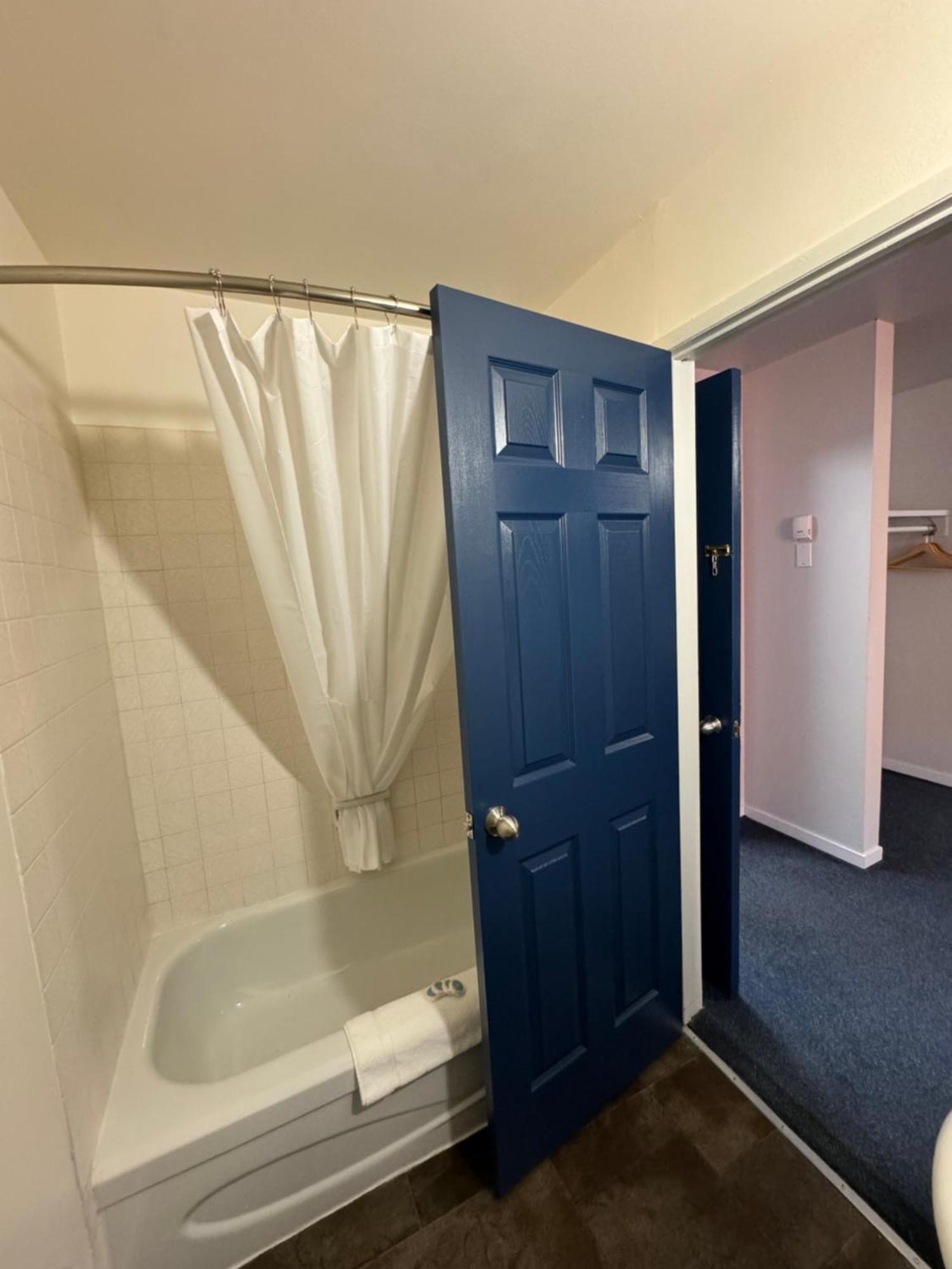 Commercial Hotel Едмонтон Екстер'єр фото