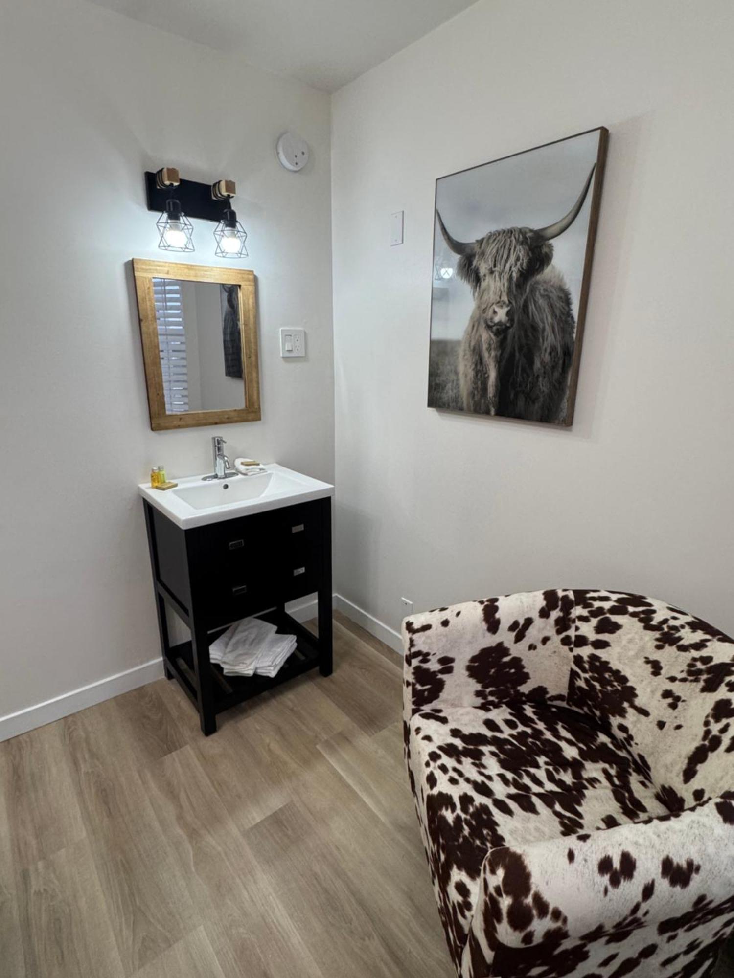 Commercial Hotel Едмонтон Екстер'єр фото