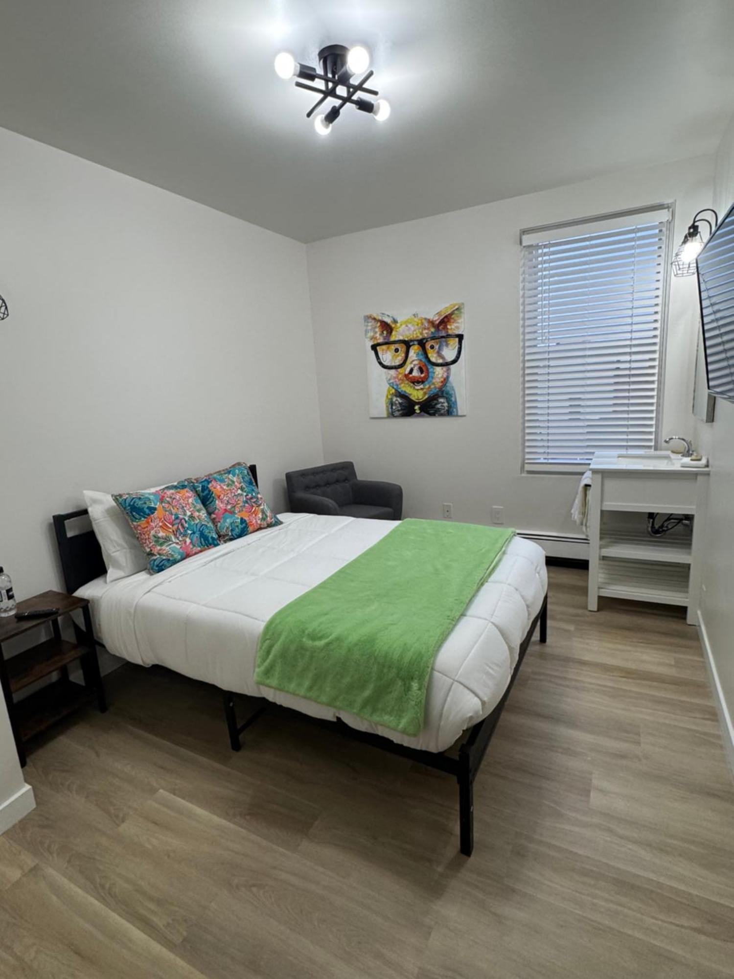 Commercial Hotel Едмонтон Екстер'єр фото
